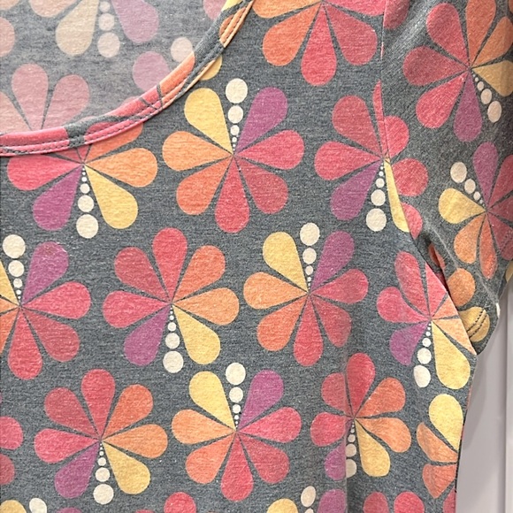 LULAROE Groovy Vibe Short Sleeve - Picture 2 of 6